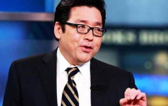 Bitcoin Will Surge If Trump Wins The Election: Tom Lee